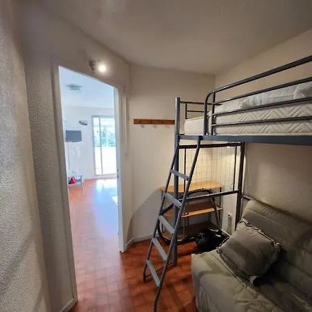 Апартаменты Joli T2 Centre Port Quai D'honneur *