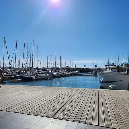 Апартаменты Joli T2 Centre Port Quai D'honneur *